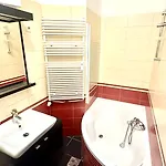 Cozy Eden Residency - - Steps To Main Attractions