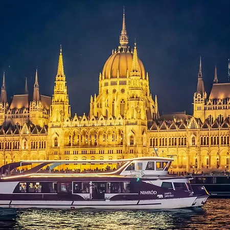 Cozy Eden Residency - - Steps To Main Attractions Apartment Budapest