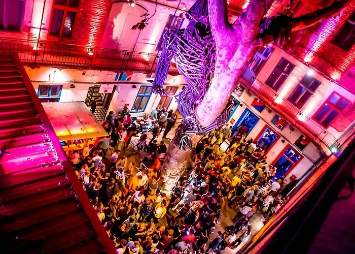 Cozy Eden Residency -