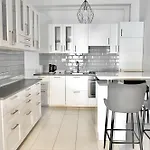 Cozy Eden Residency - - Steps To Main Attractions *