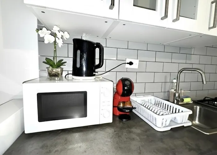 Cozy Eden Residency -